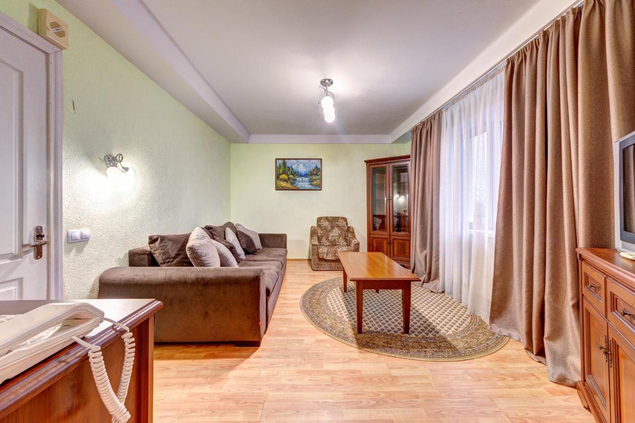Holosiyvsky Hotel Kyiv Exterior foto
