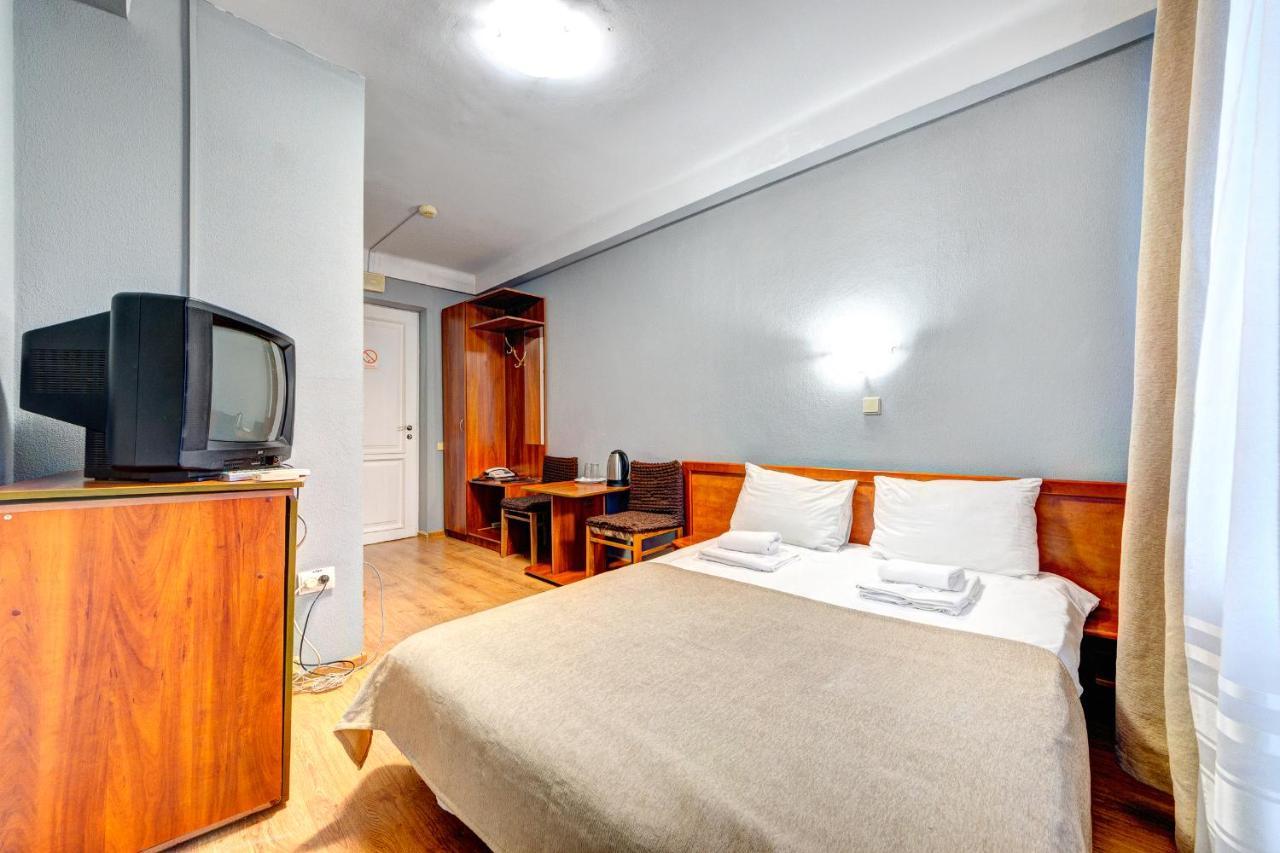 Holosiyvsky Hotel Kyiv Exterior foto