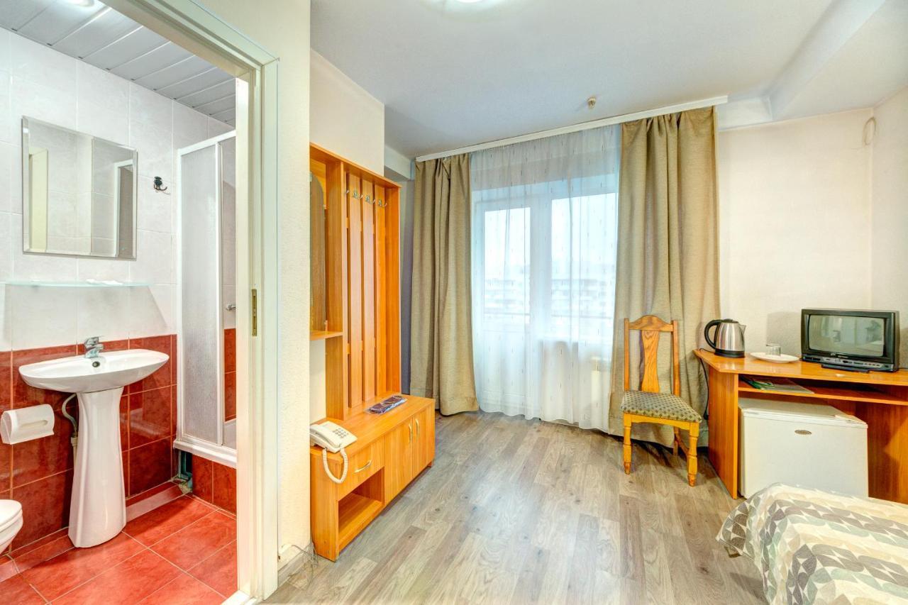 Holosiyvsky Hotel Kyiv Exterior foto