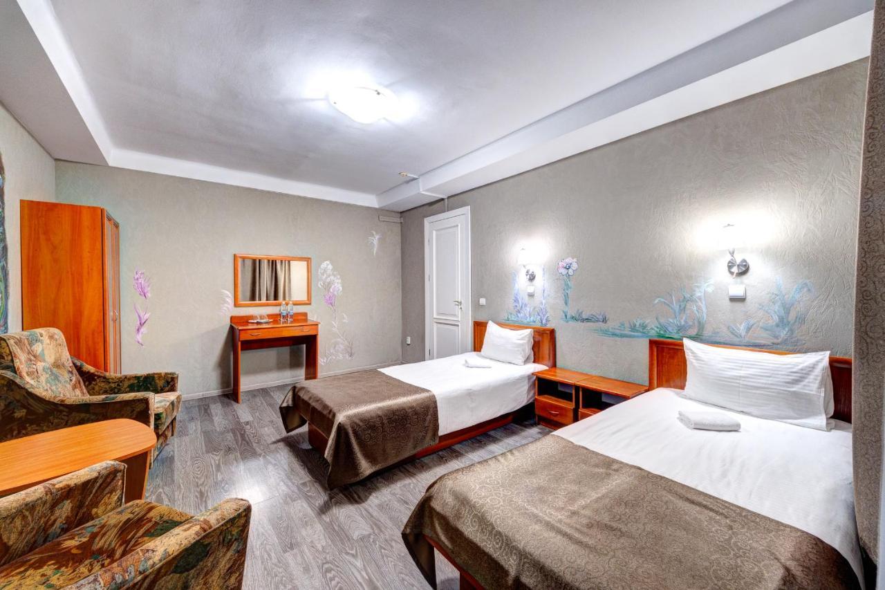 Holosiyvsky Hotel Kyiv Exterior foto