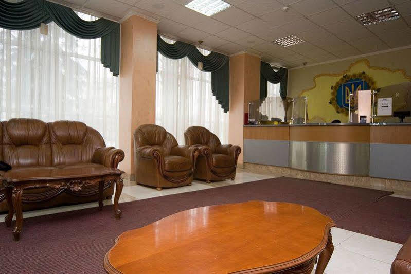 Holosiyvsky Hotel Kyiv Exterior foto